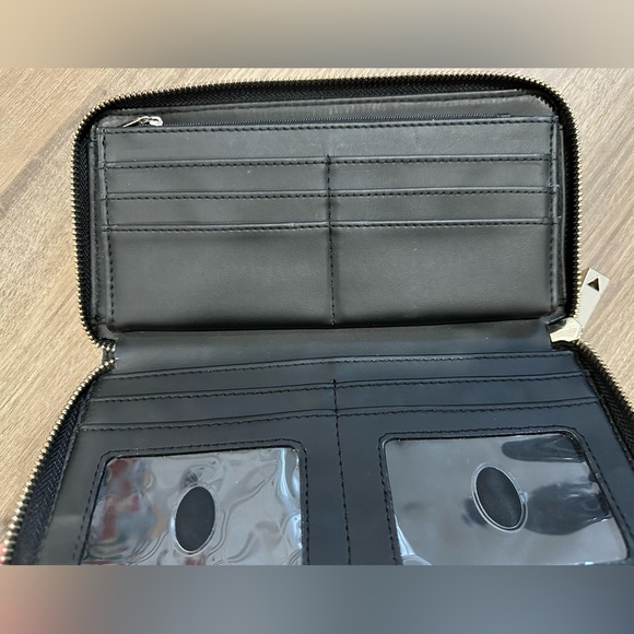 GUESS Wallet - Picture 3 of 4
